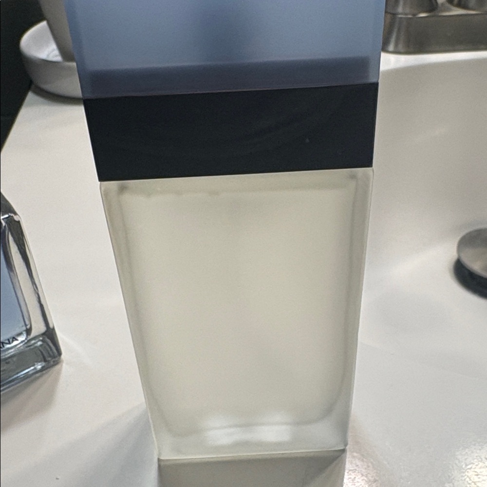 Dolce & Gabbana Light Blue - Frosted Pale Blue Bottle - Picture 4 of 4